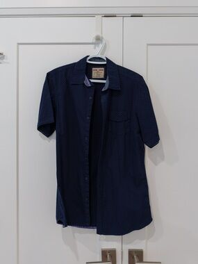 Short-Sleeve Navy Button-Down Shirt with Subtle Dot Print